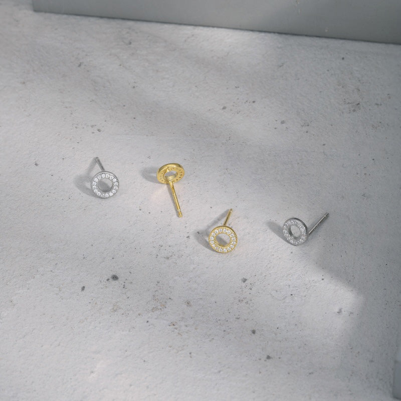 'Lena' kör alakú arany futtatású fülbevaló cirkóniával