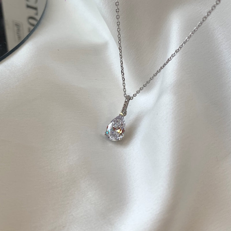 'Serena' ezüst nyaklánc csepp alakú medállal