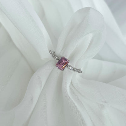 ’Victoria’ smaragd csiszolású rózsaszín cirkónia gyűrű