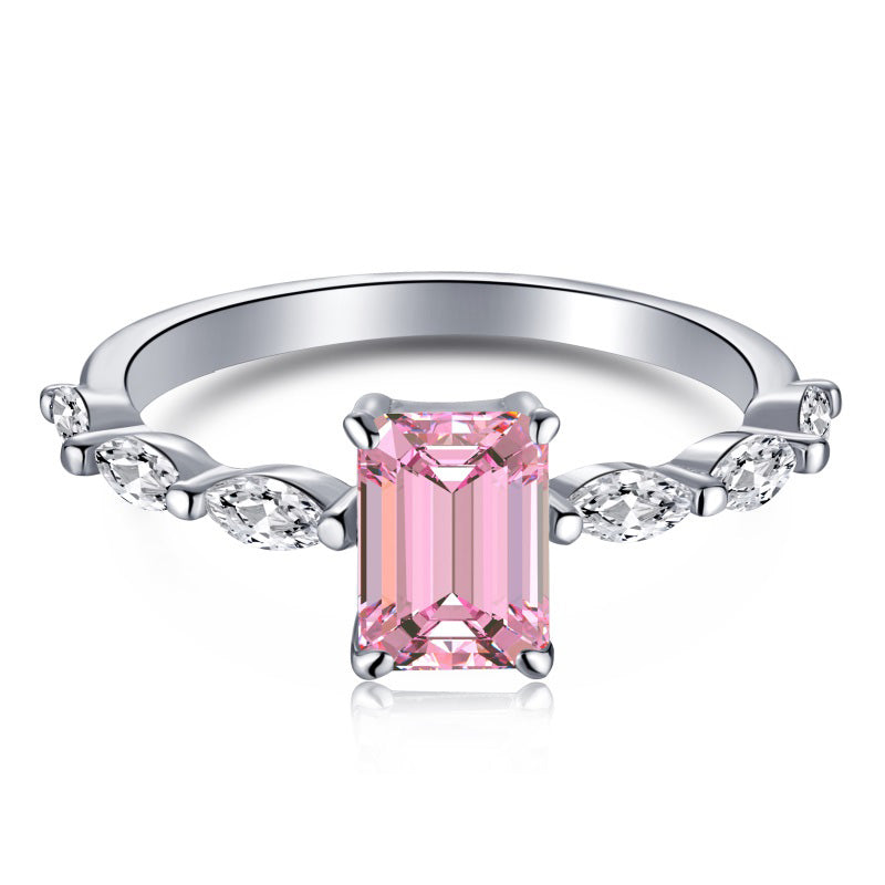 ’Victoria’ smaragd csiszolású rózsaszín cirkónia gyűrű